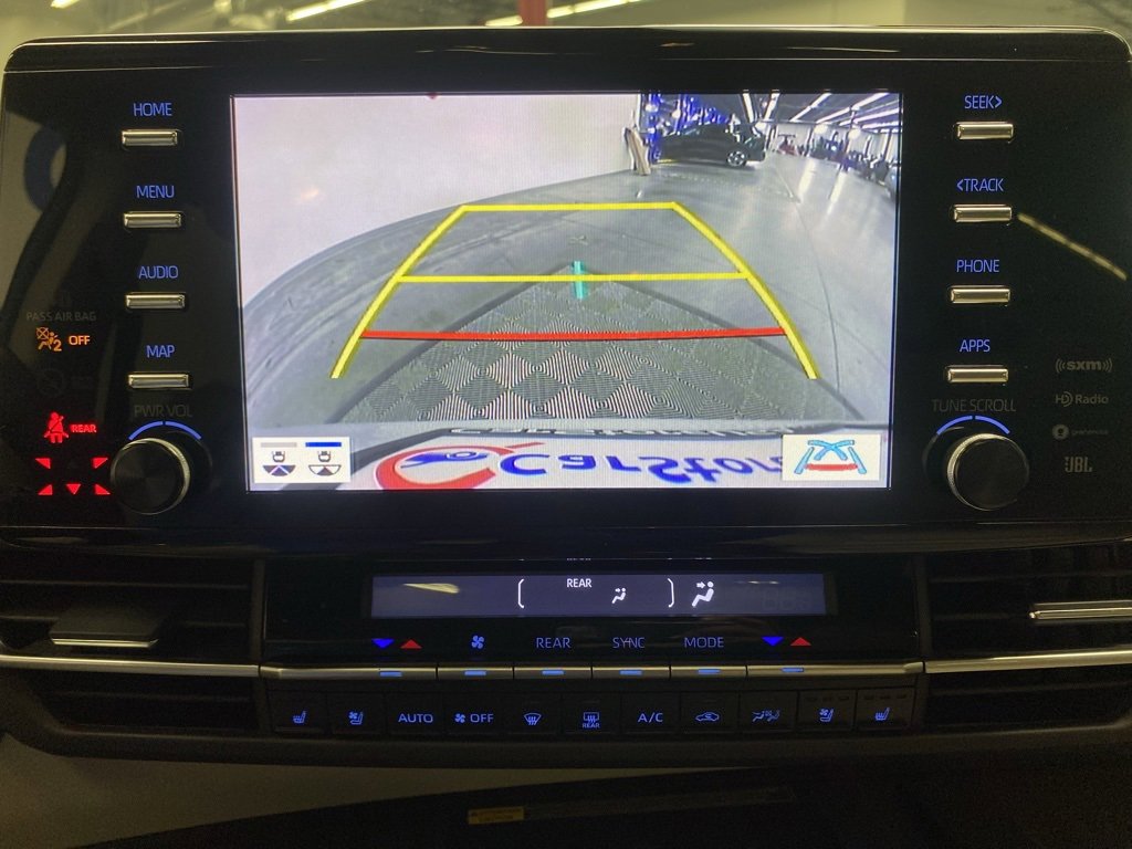 Used 2022 Toyota Sienna Limited image 38