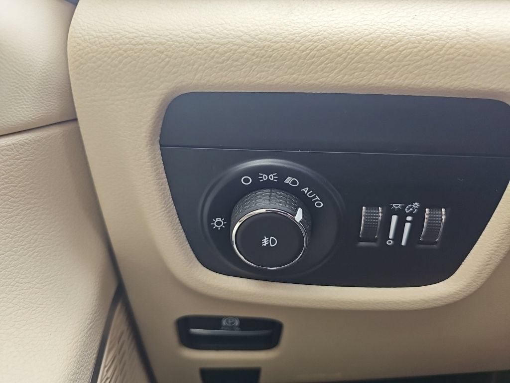 Used 2021 Jeep Grand Cherokee L Limited RWD image 36