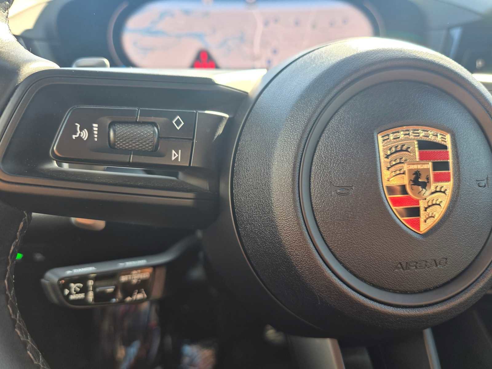 Used 2024 Porsche Cayenne image 32