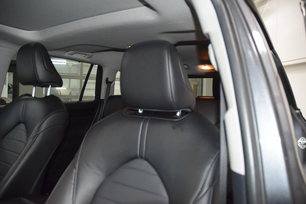 Used 2024 Toyota Highlander XLE AWD/4WD image 41