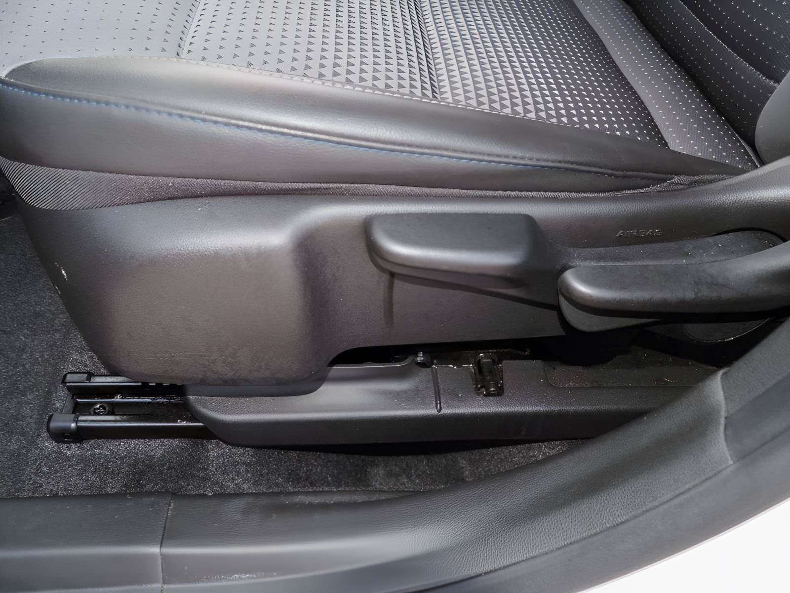 Certified 2024 Chevrolet Trax LT FWD image 24