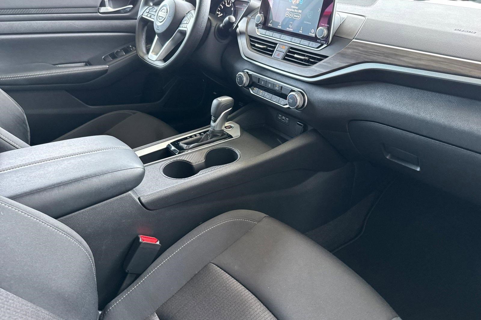 Used 2025 Nissan Altima 2.5 SV image 31