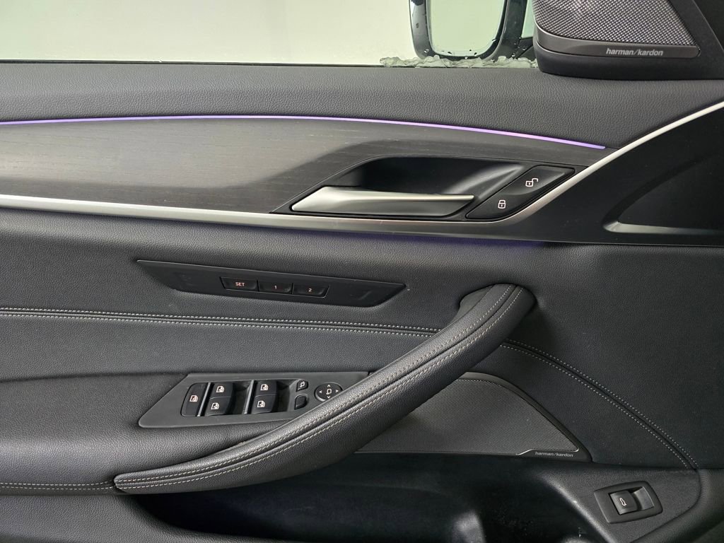 Used 2022 BMW 530i xDrive w/ M Sport Package image 10