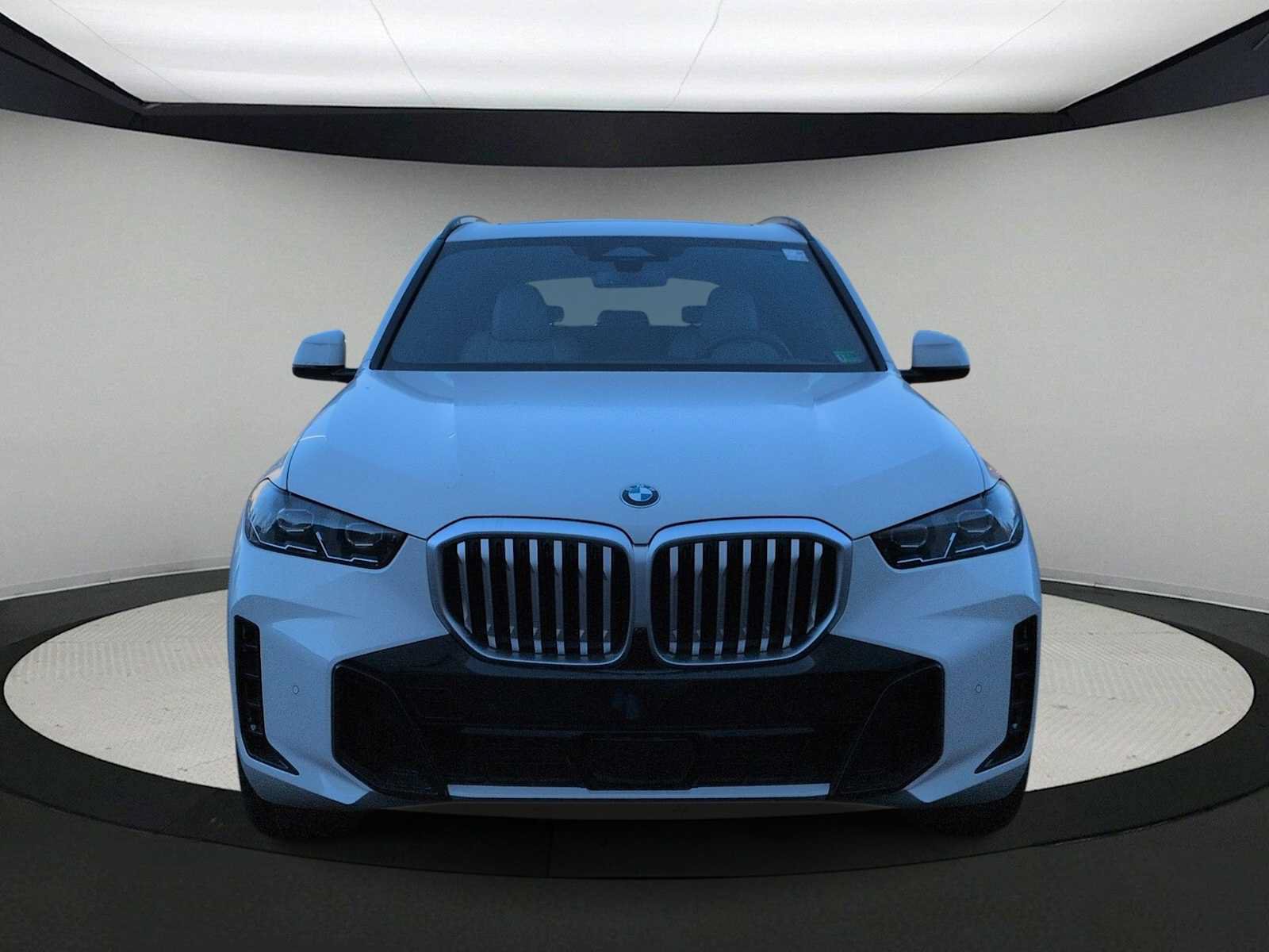 Used 2026 BMW X5 xDrive40i w/ M Sport Package AWD/4WD image 3