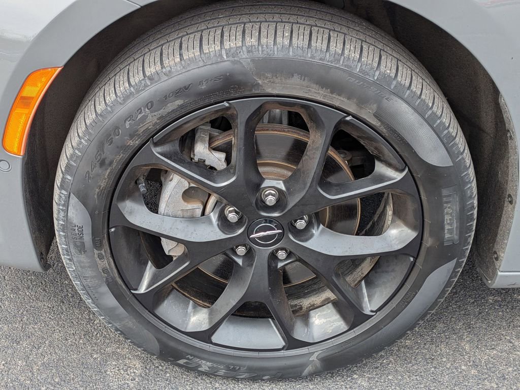 Used 2023 Chrysler Pacifica Touring-L w/ S Appearance Package image 10