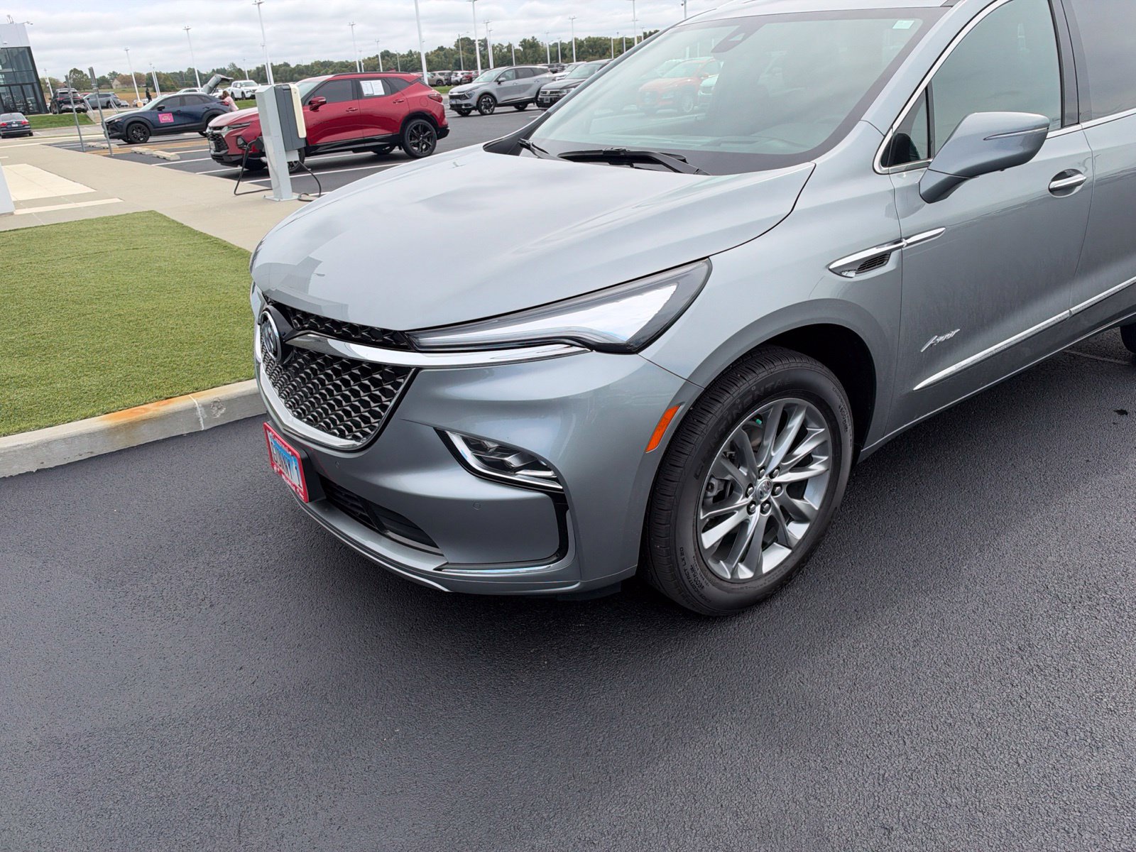 Used 2023 Buick Enclave Avenir w/ Avenir Technology Package AWD/4WD image 4