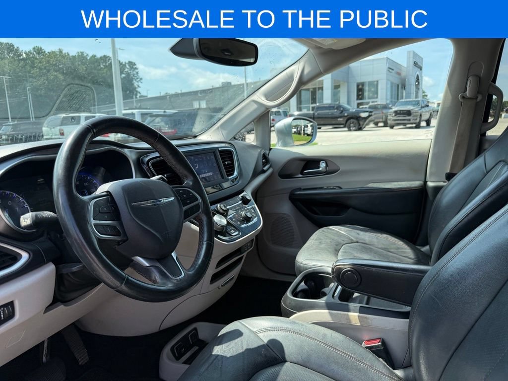 Used 2020 Chrysler Pacifica Touring-L FWD image 4