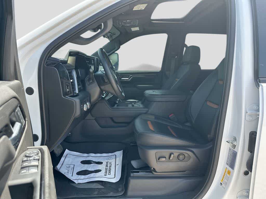 Used 2025 GMC Sierra 2500 AT4 w/ AT4 Premium Plus Package AWD/4WD image 10
