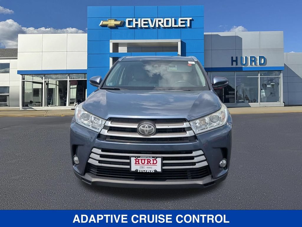 Used 2018 Toyota Highlander XLE w/ Carpet Mat Package (TMS) AWD/4WD image 9