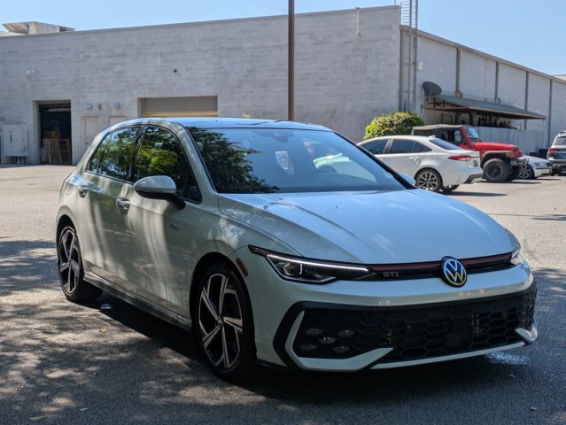 Used 2025 Volkswagen GTI SE image 3
