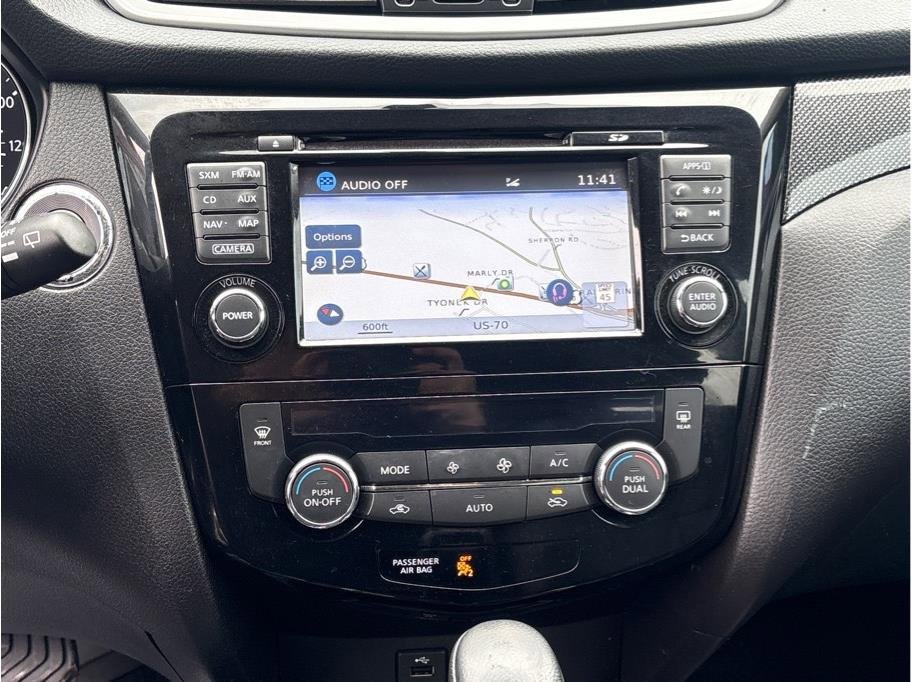 Used 2016 Nissan Rogue SL w/ SL Premium Package image 16