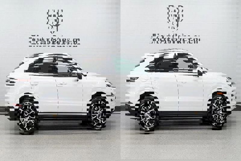 Used 2023 Porsche Cayenne Platinum Edition image 5