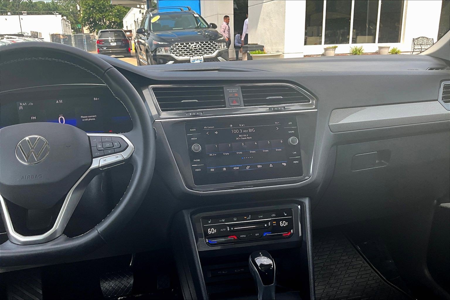 Used 2022 Volkswagen Tiguan SE w/ Panoramic Sunroof Package AWD/4WD image 6