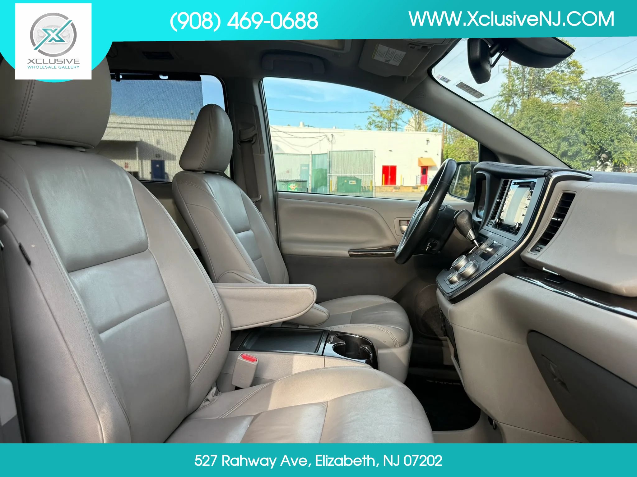 Used 2019 Toyota Sienna XLE Premium w/ Carpet Mat Package FWD image 25