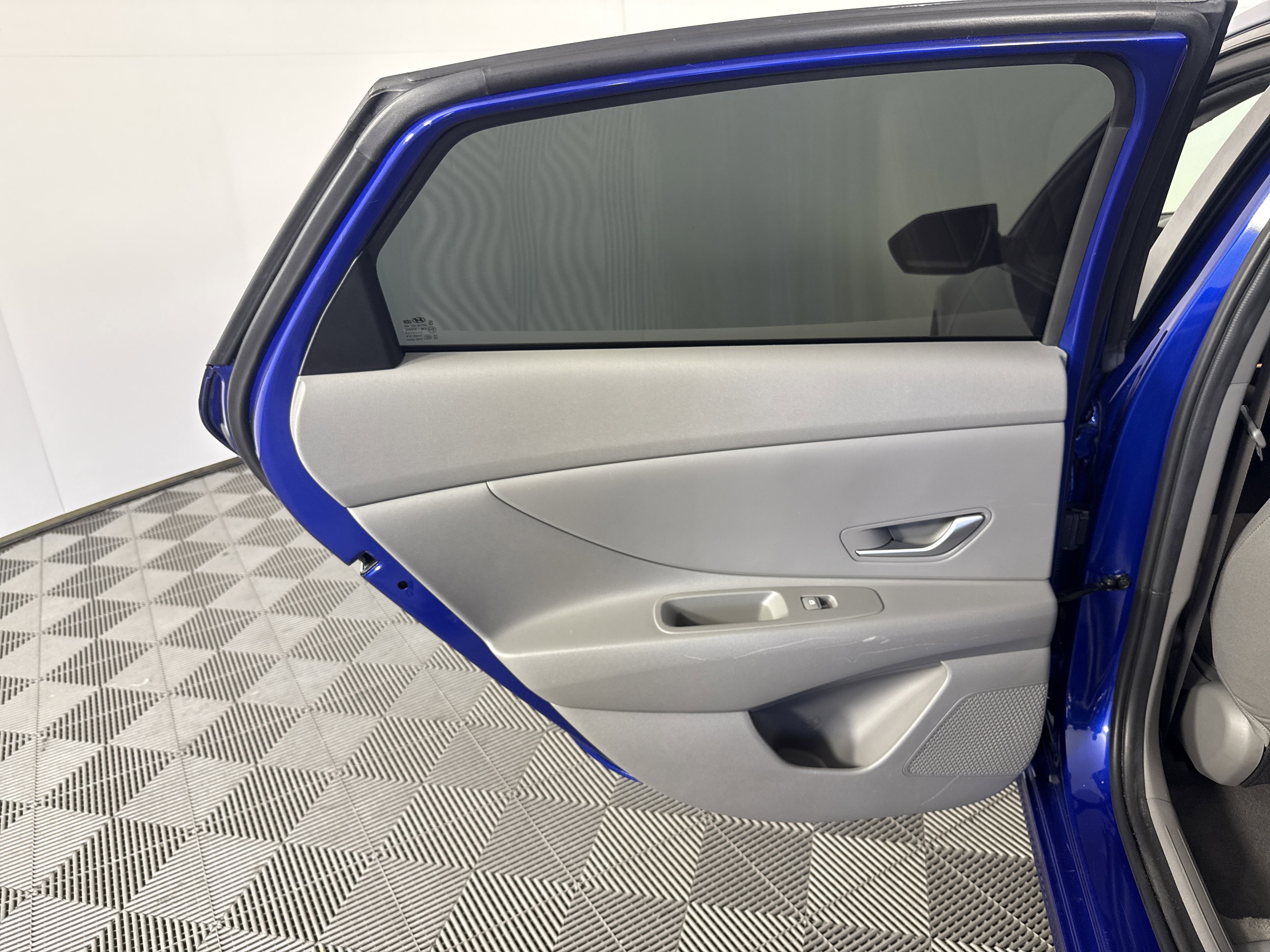 Used 2024 Hyundai Elantra SE image 16