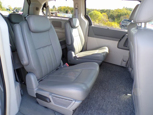 Used 2009 Chrysler Town & Country Touring image 13