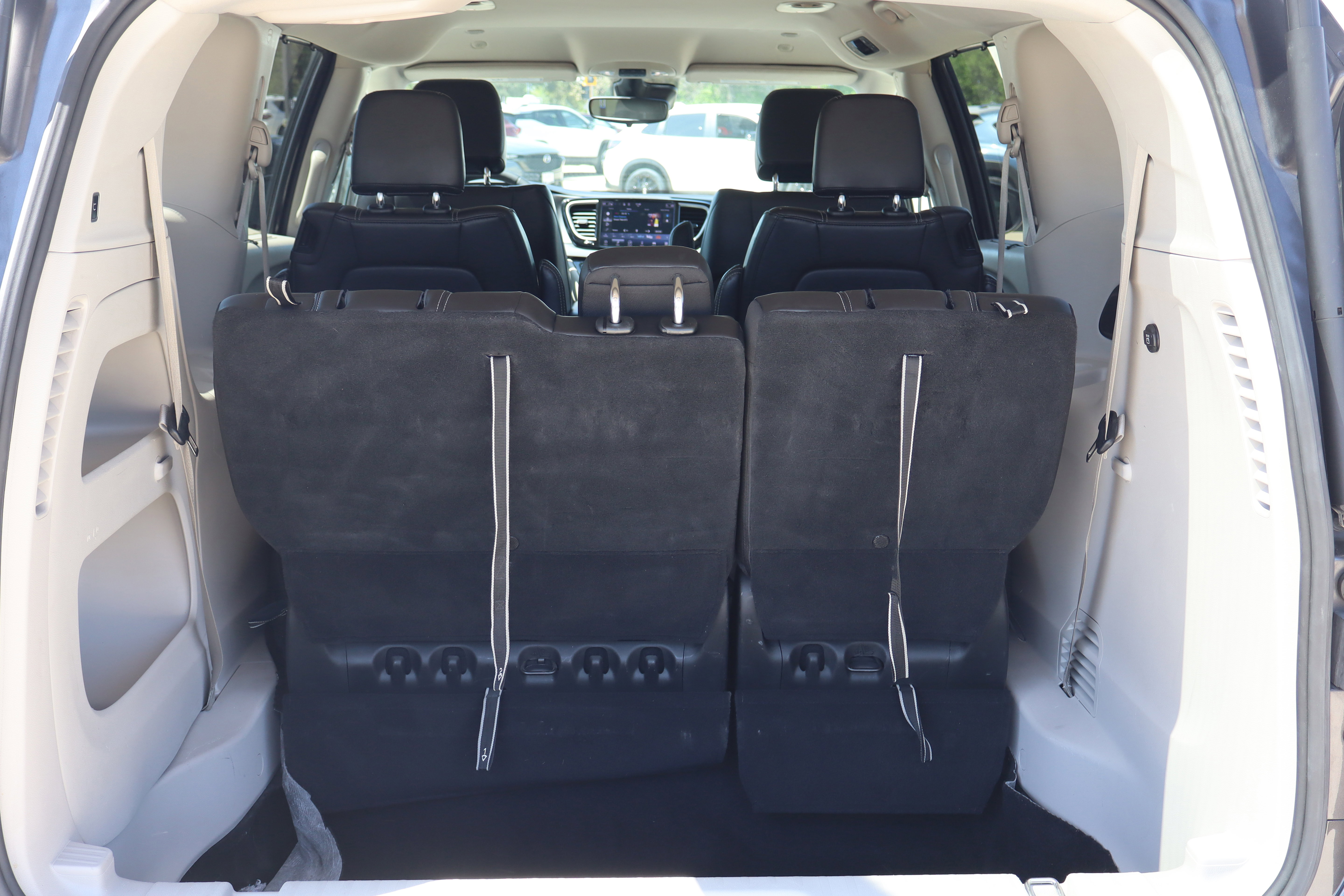 Used 2023 Chrysler Pacifica Touring-L FWD image 30