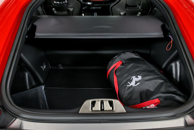 Used 2018 Ferrari 812 Superfast RWD image 15