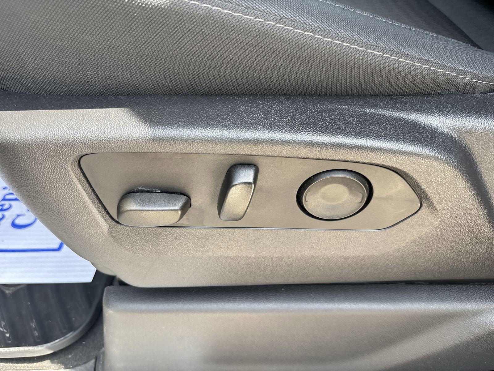 Used 2023 Chevrolet Silverado 1500 LT AWD/4WD image 15
