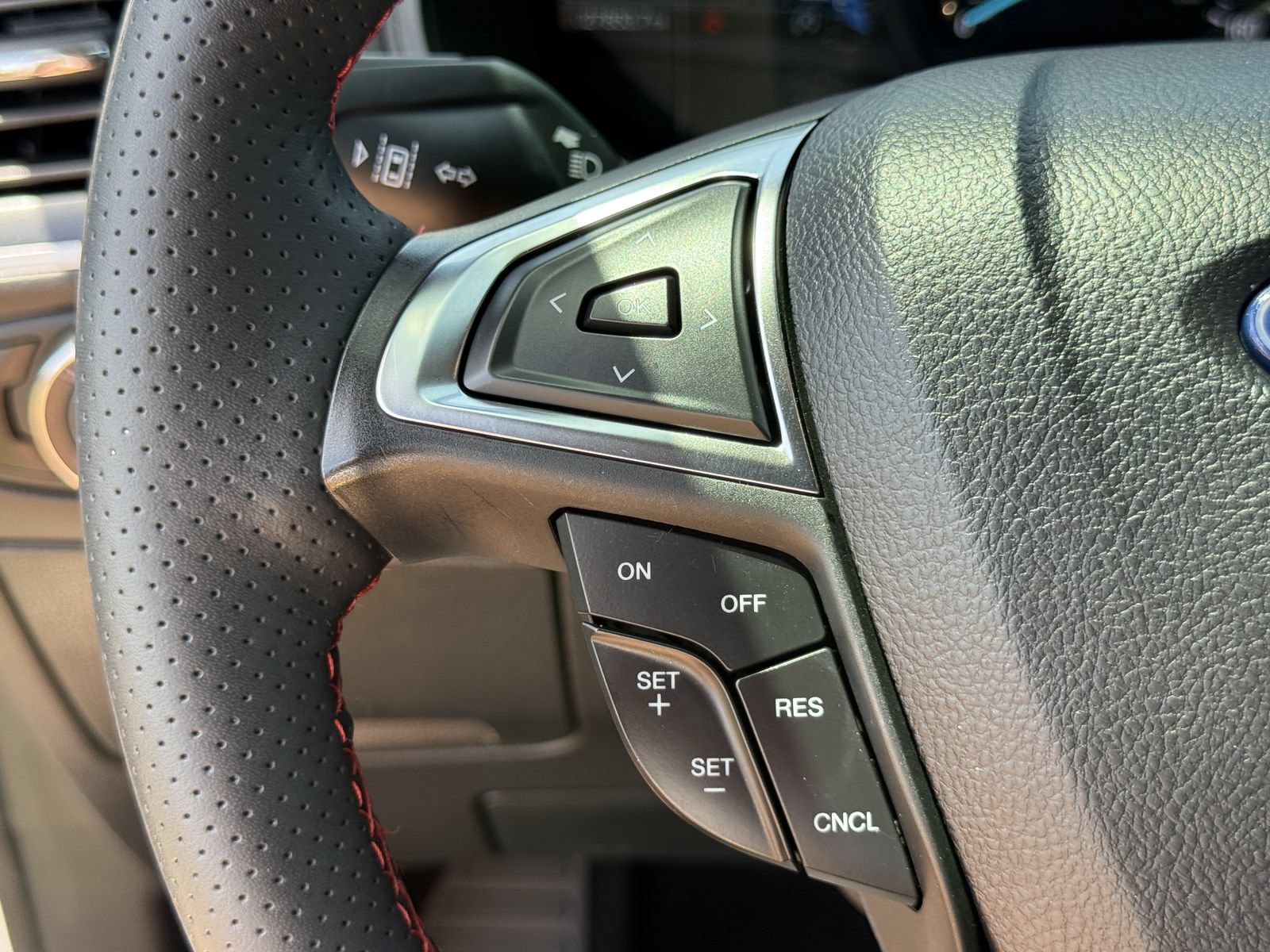 Certified 2024 Ford Edge ST-Line AWD/4WD image 35