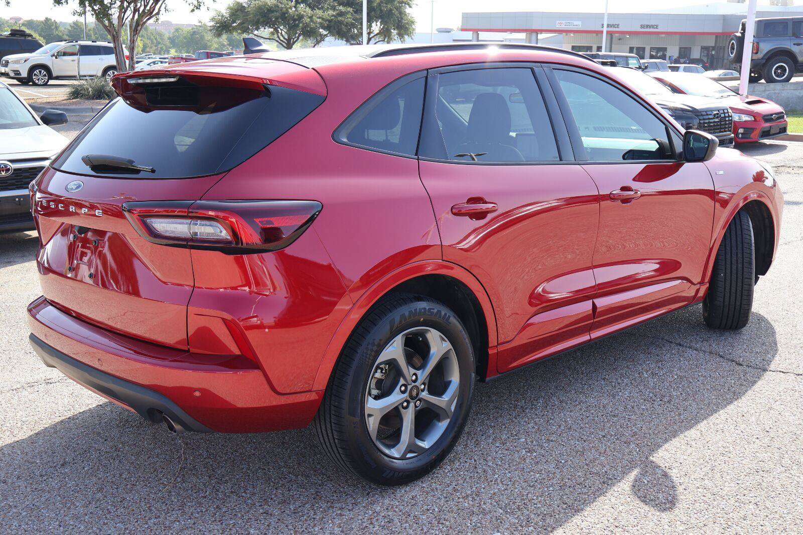 Used 2023 Ford Escape ST-Line w/ Tech Pack #1 FWD image 3