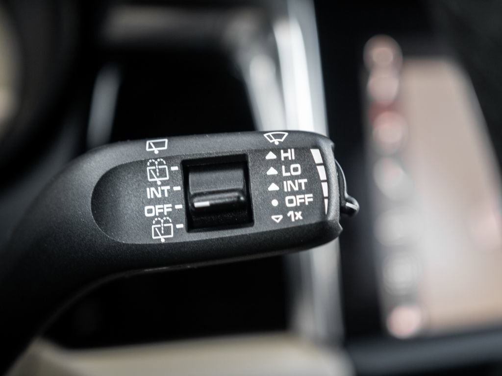 Certified 2025 Porsche Macan image 46