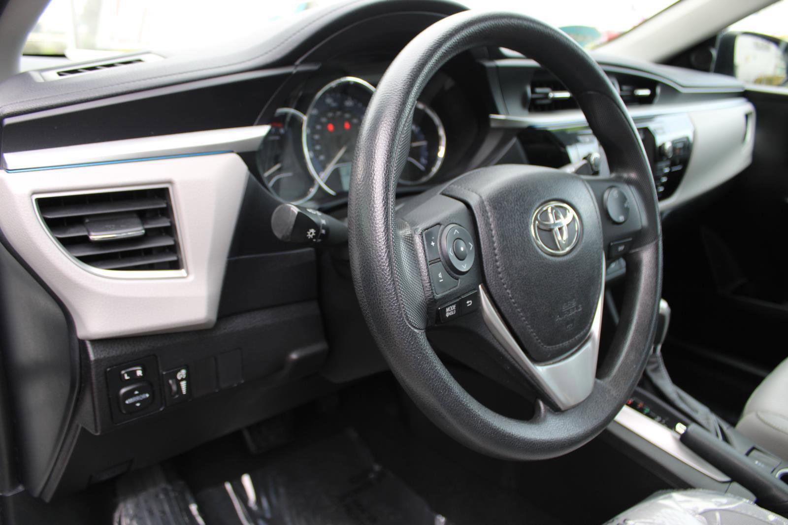 Used 2014 Toyota Corolla LE image 14