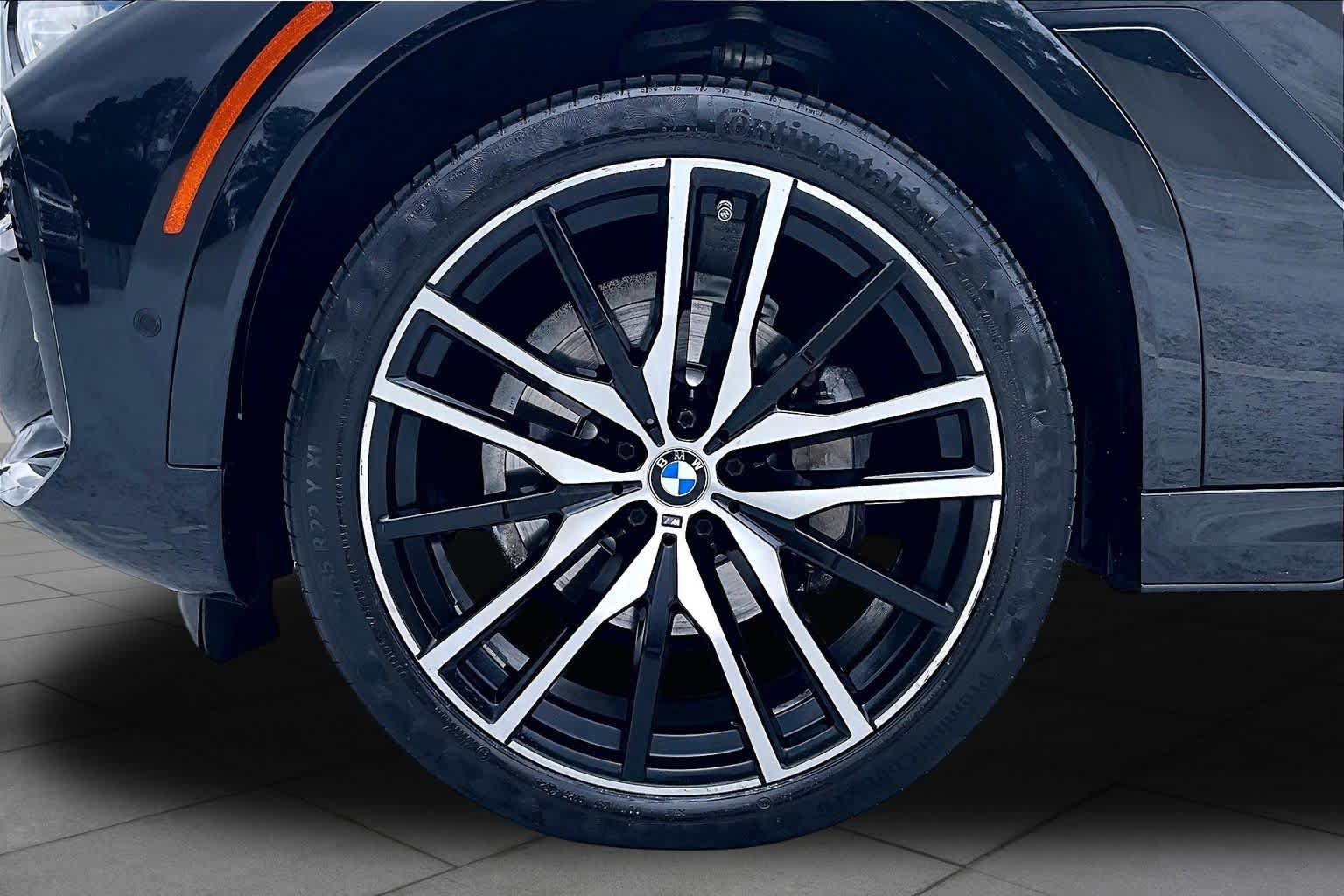 Used 2022 BMW X6 xDrive40i w/ Executive Package AWD/4WD image 11