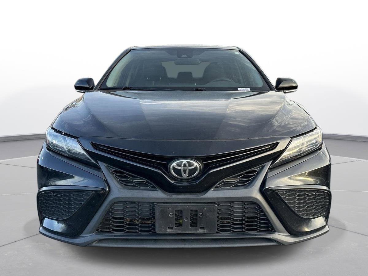 Used 2021 Toyota Camry SE image 3
