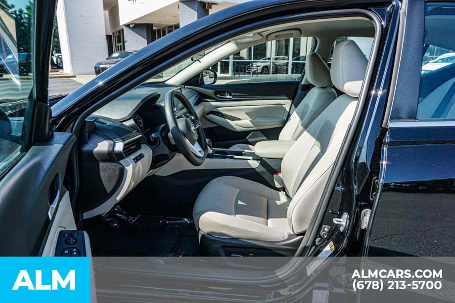 Used 2025 Nissan Altima 2.5 SV FWD image 18