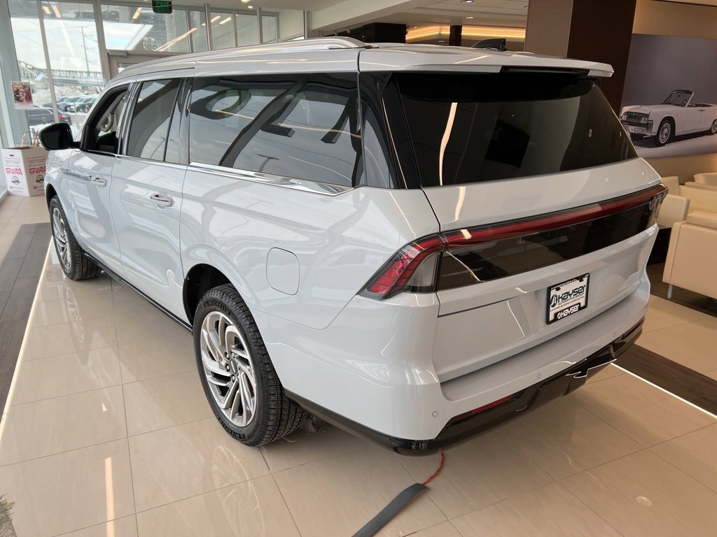 New 2025 Lincoln Navigator L Reserve image 4