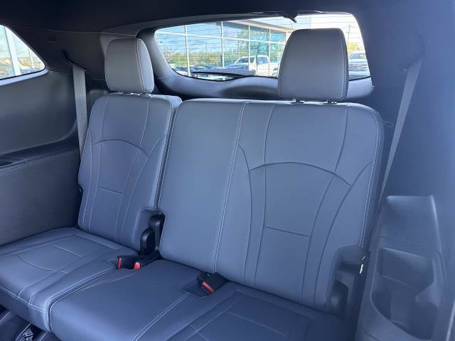 Used 2023 Buick Enclave Essence w/ Sport Touring Edition FWD image 25