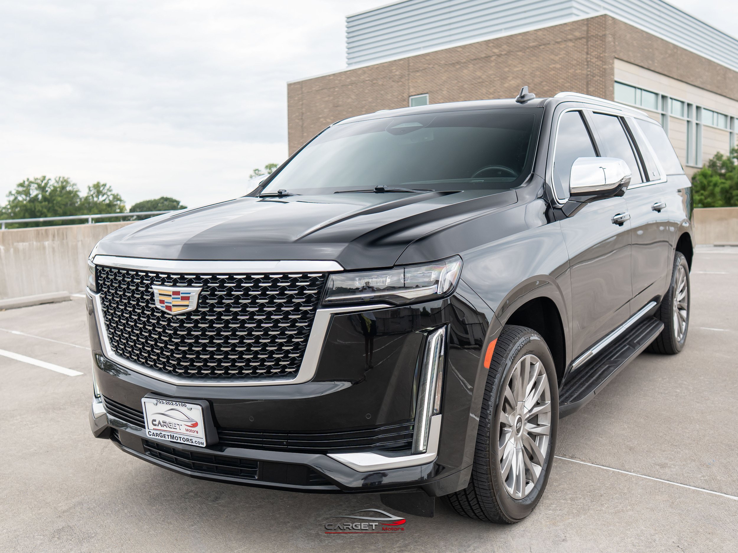 Used 2022 Cadillac Escalade ESV Luxury AWD/4WD image 3