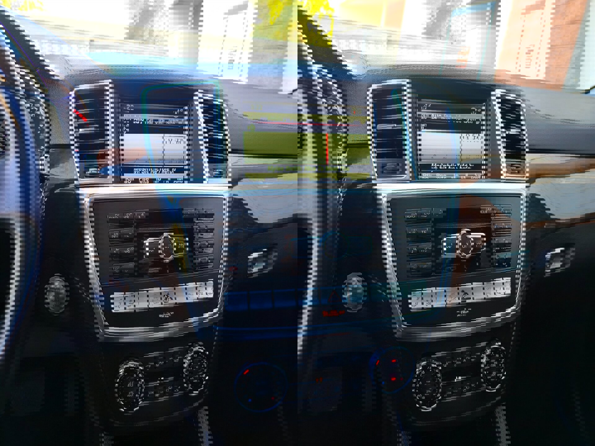 Used 2015 Mercedes-Benz GL 550 4MATIC image 16