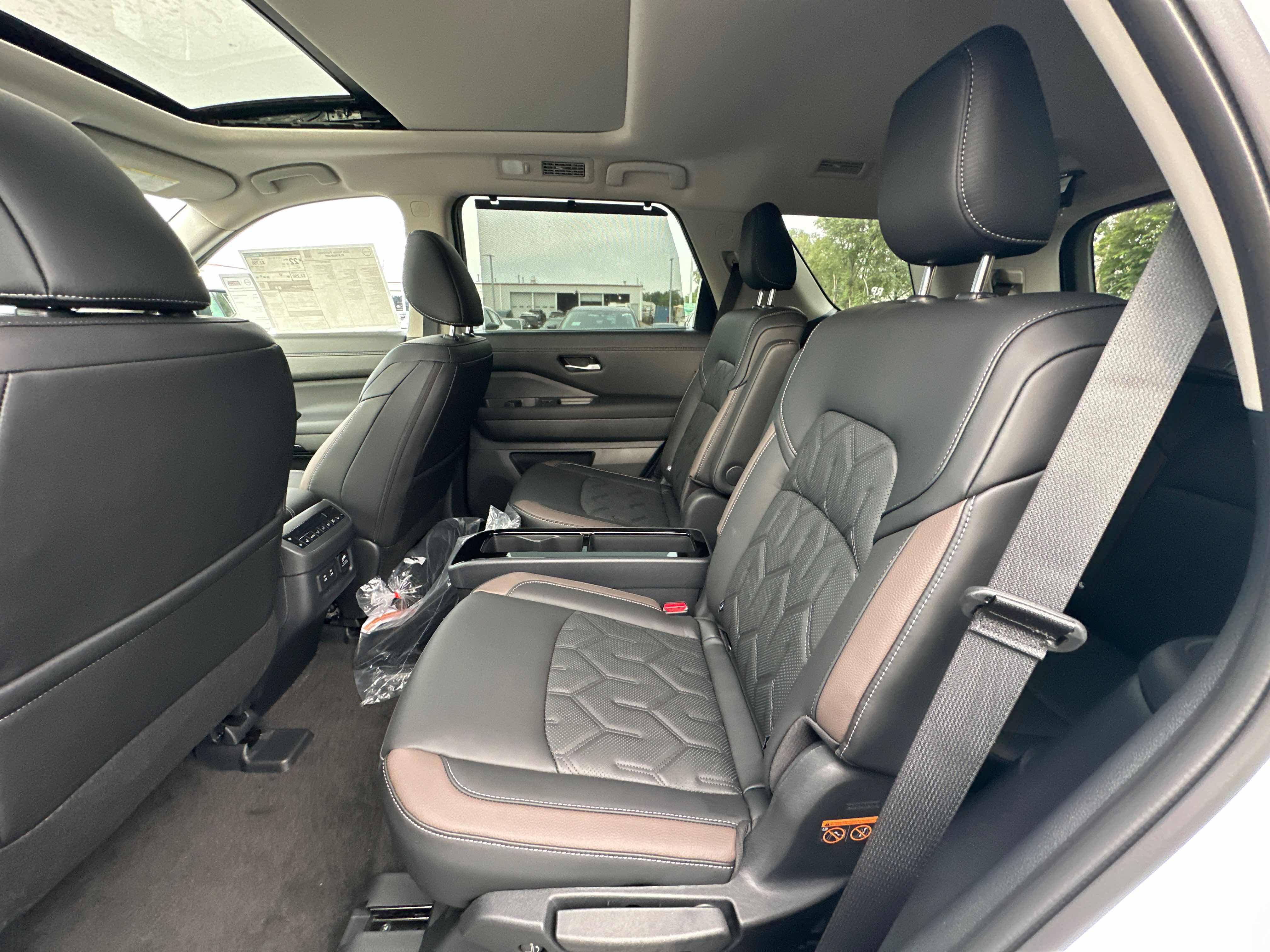 New 2026 Nissan Pathfinder Platinum AWD/4WD image 28