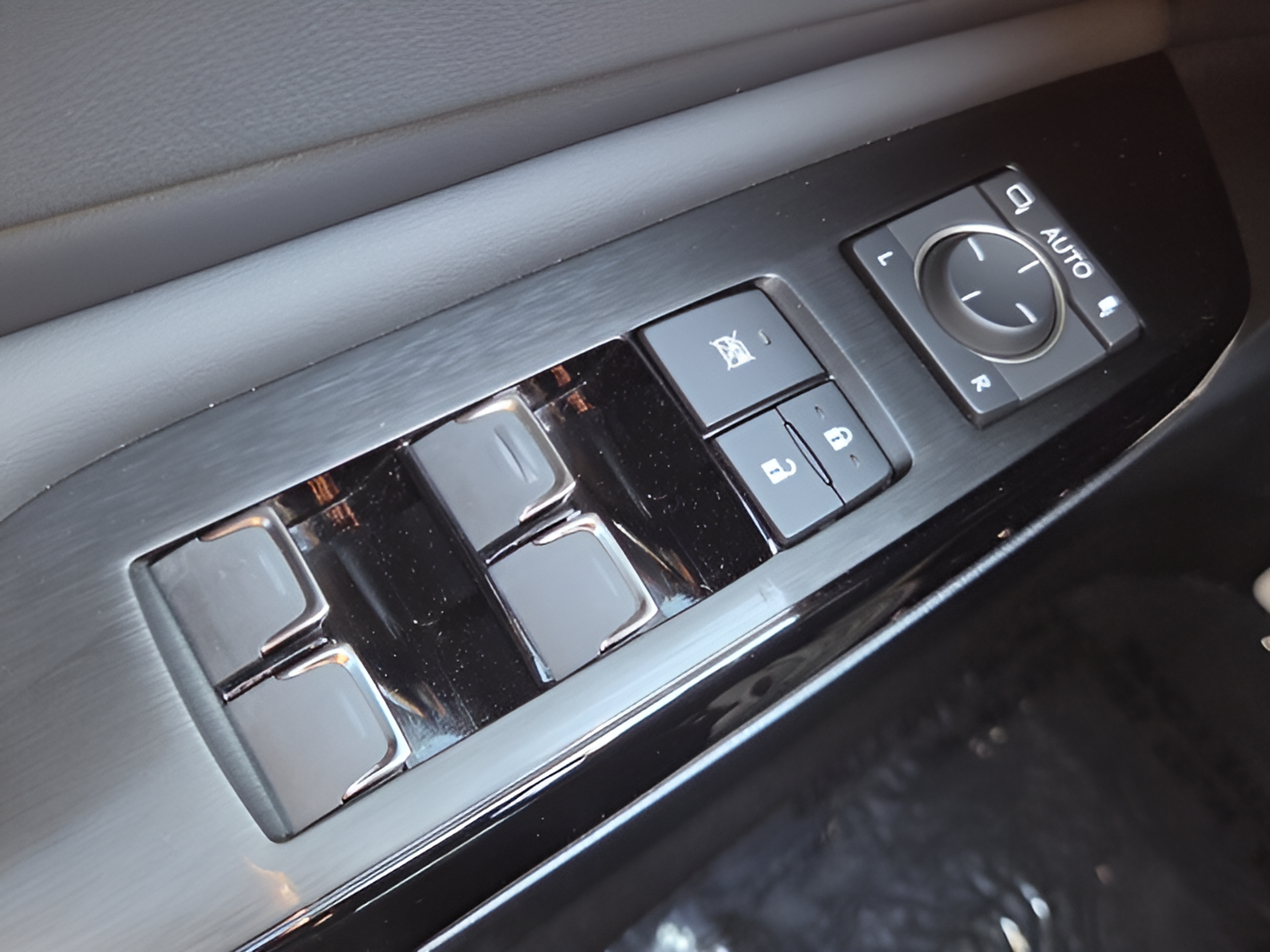 Used 2024 Lexus ES 350 F Sport w/ Accessory Package (Z2) FWD image 35