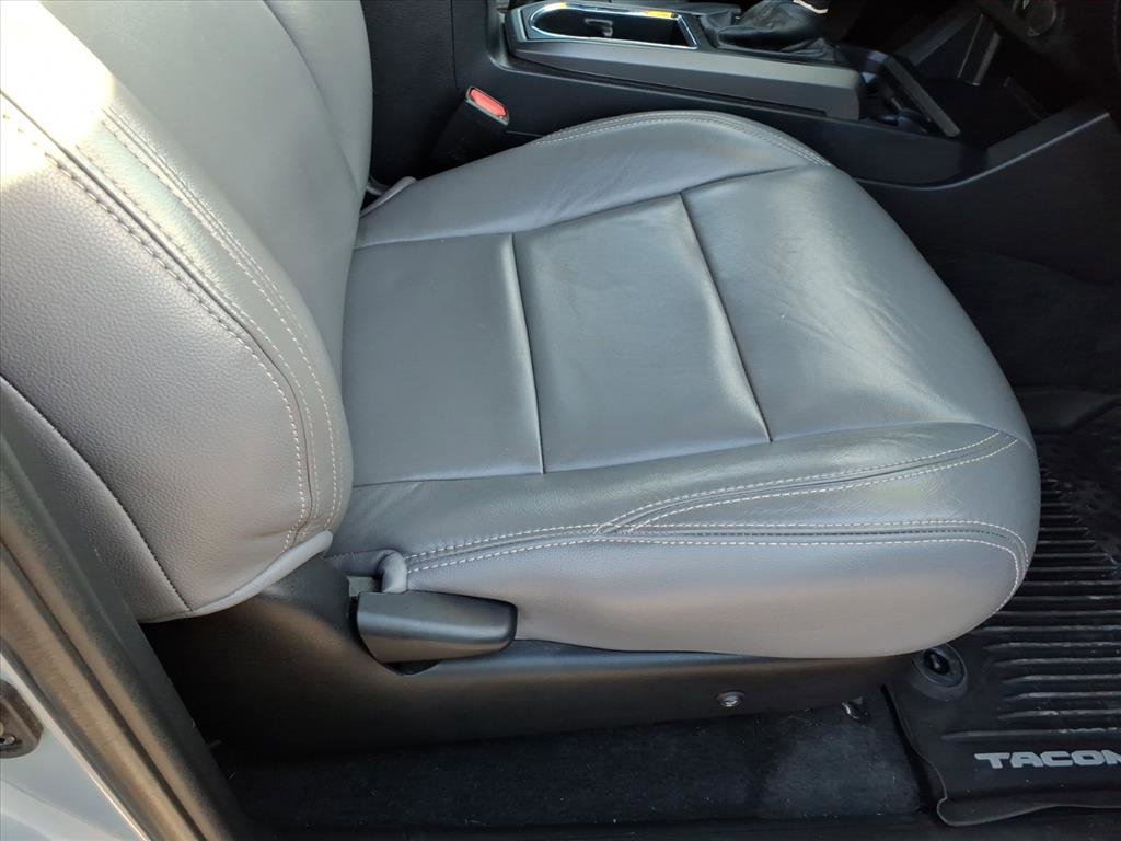 Used 2019 Toyota Tacoma TRD Sport image 17