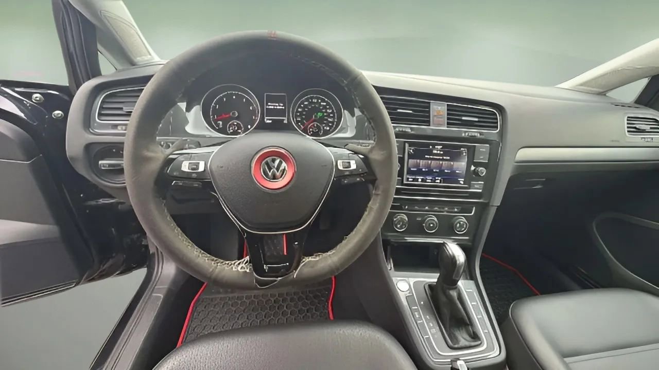 Used 2021 Volkswagen Golf 4-Door image 48