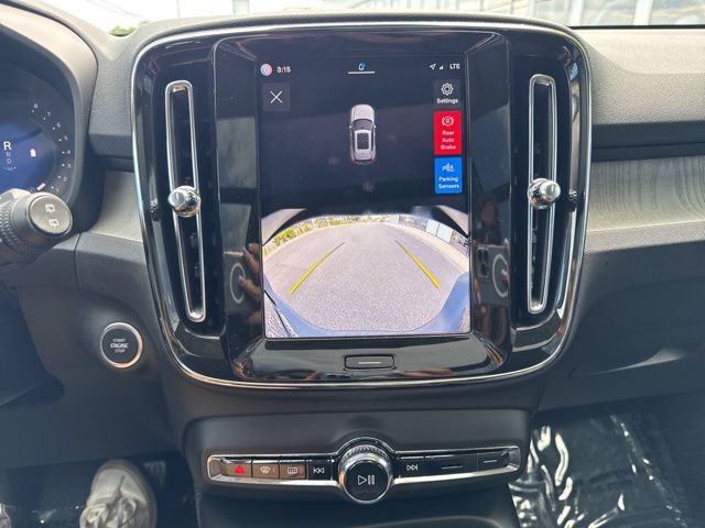 Certified 2025 Volvo XC40 B5 Core AWD/4WD image 26