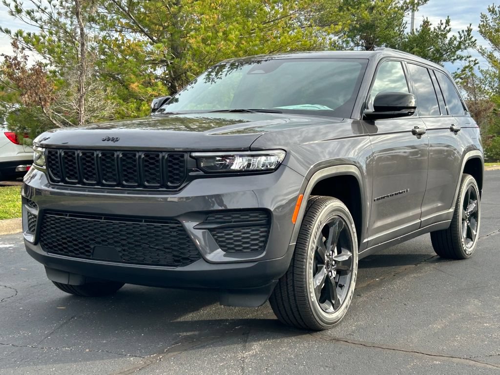 New 2025 Jeep Grand Cherokee Altitude AWD/4WD image 3