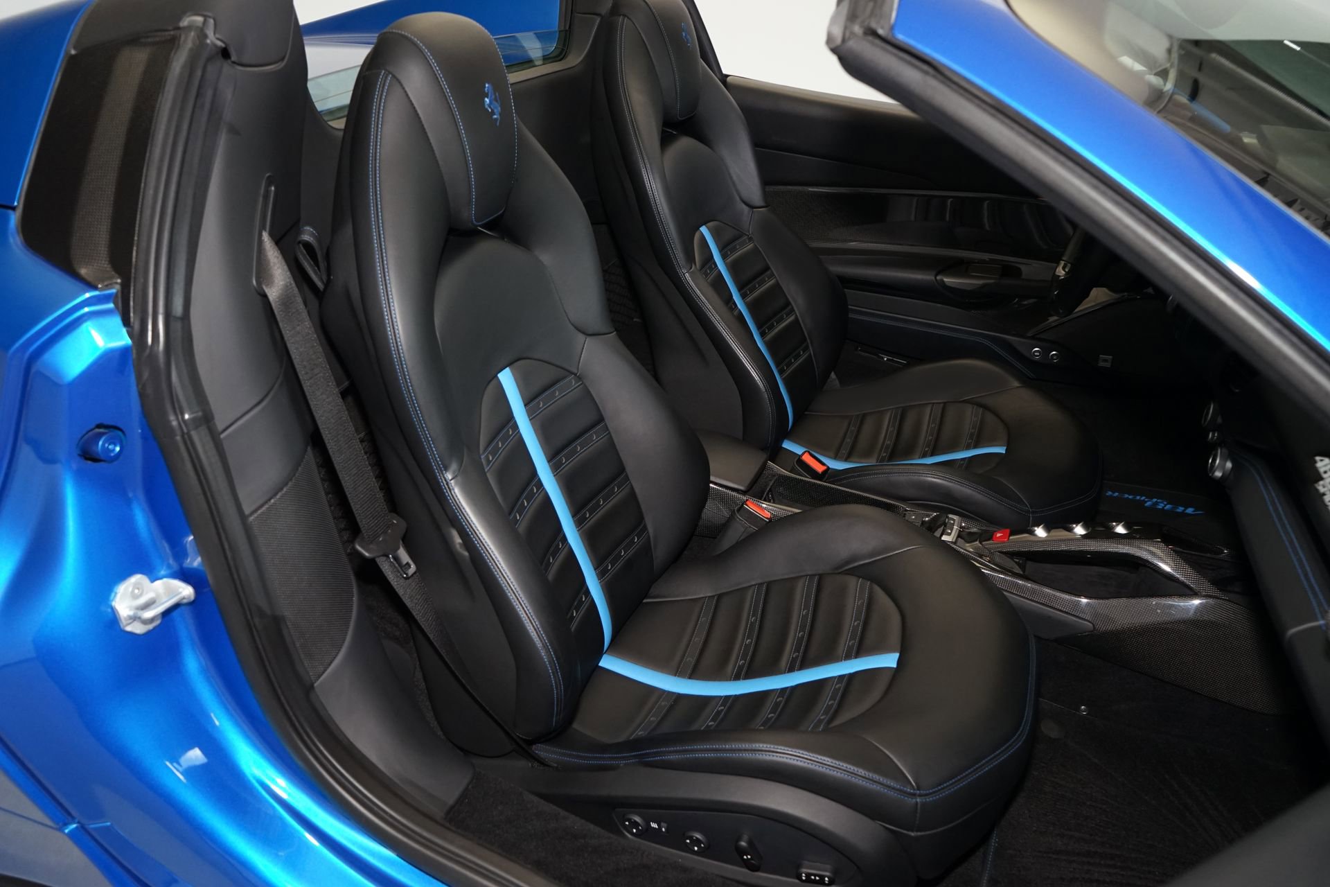 Used 2017 Ferrari 488 Spider image 16