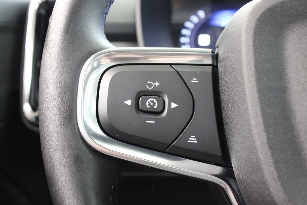 Used 2025 Volvo XC40 B5 Core AWD/4WD image 28