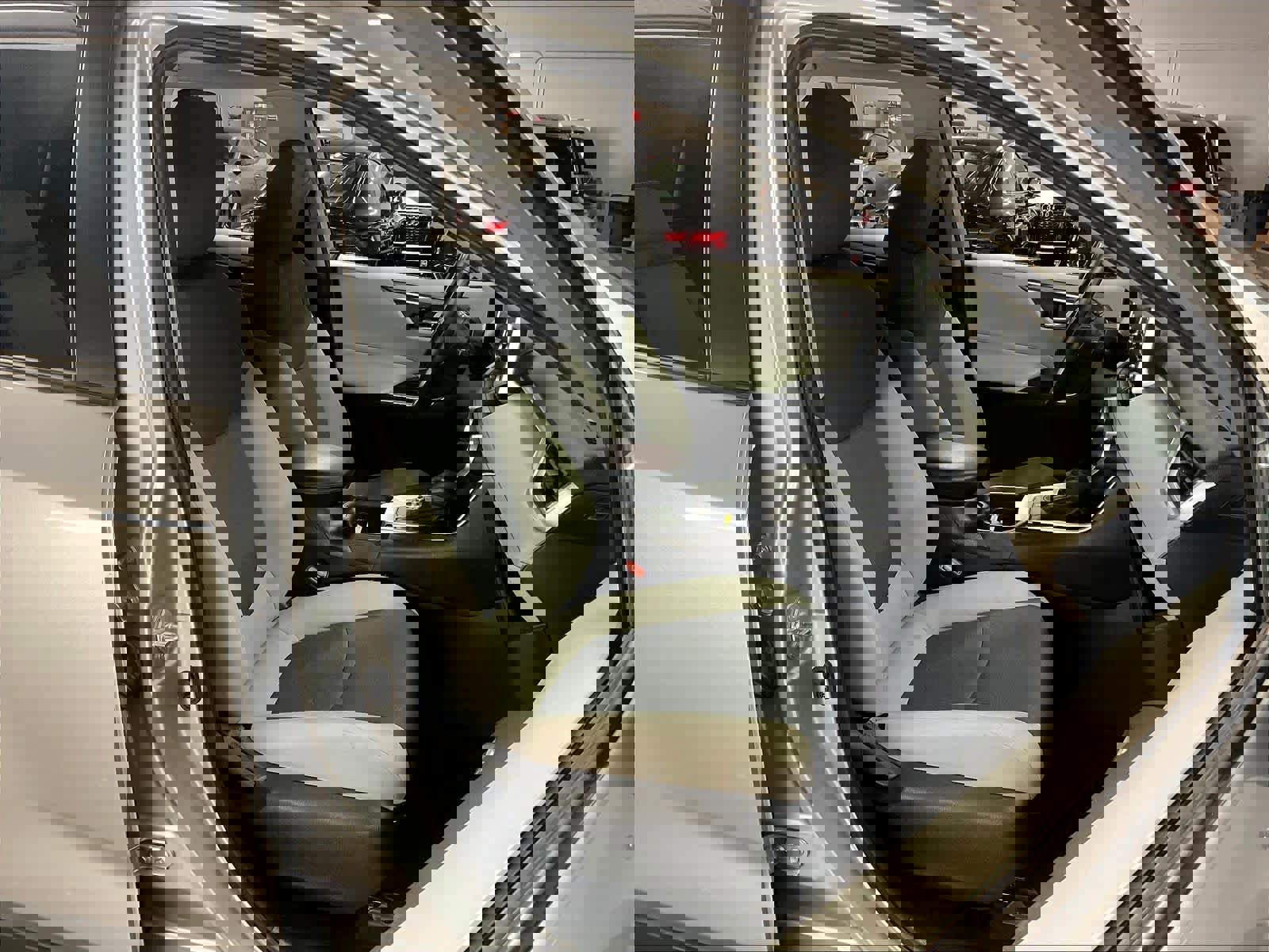 Used 2020 Toyota RAV4 XLE w/ Convenience Package image 9