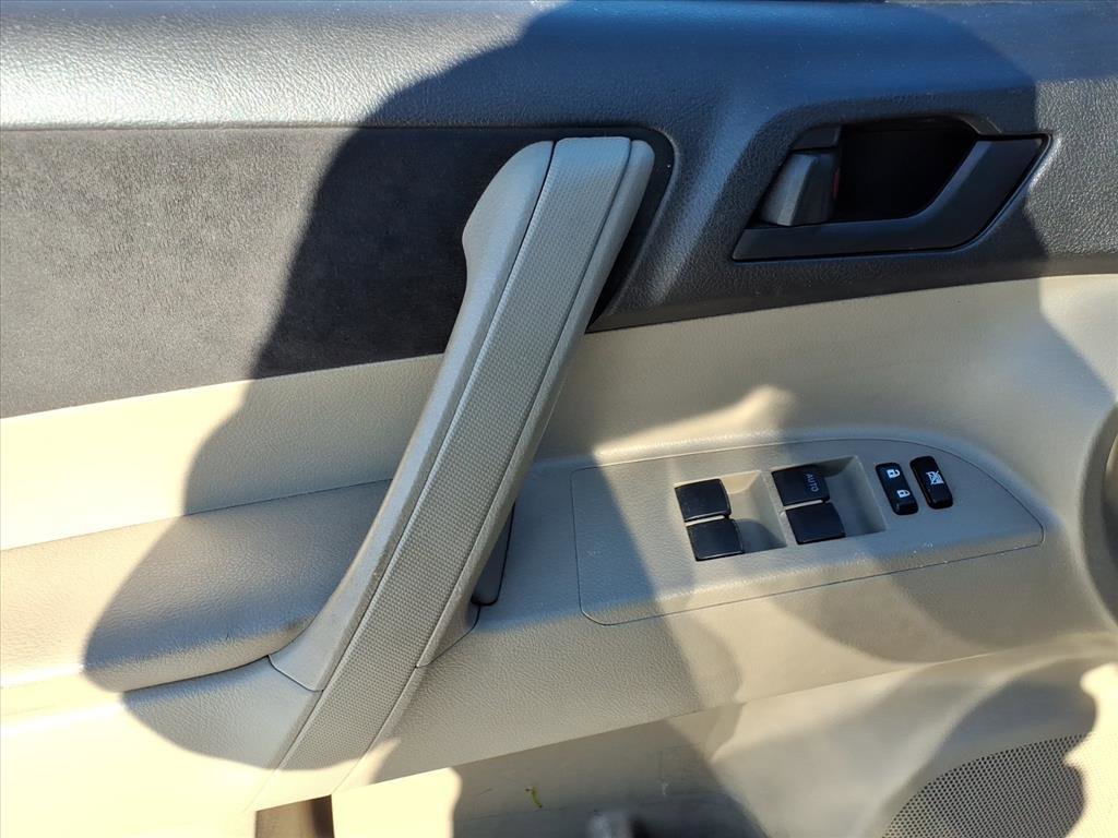 Used 2010 Toyota Highlander Base image 17