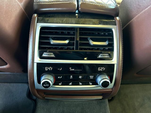Used 2022 BMW 740i w/ Luxury Rear Seating Package image 9