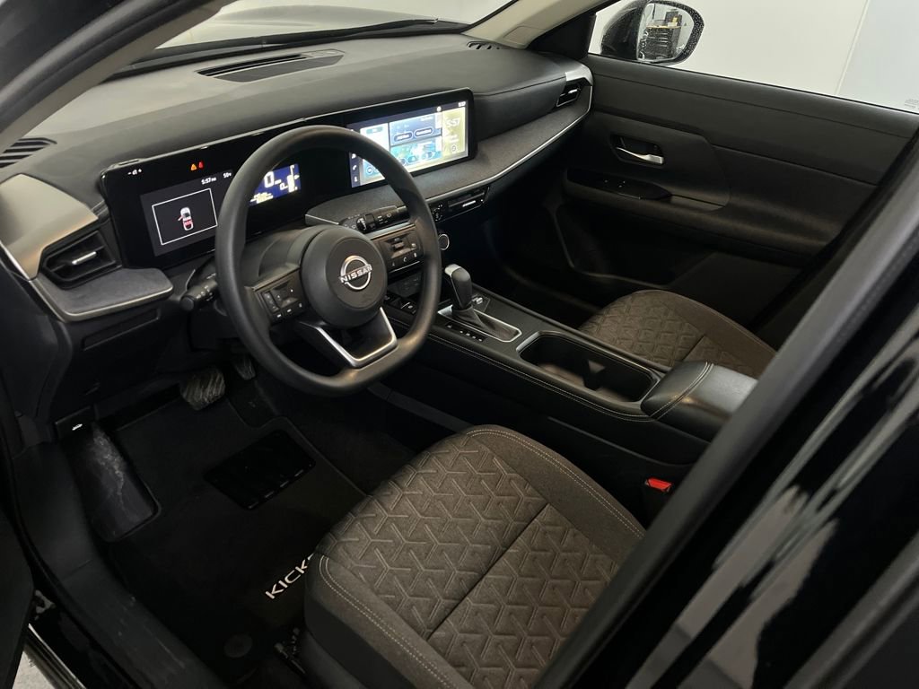 Used 2025 Nissan Kicks SV image 26