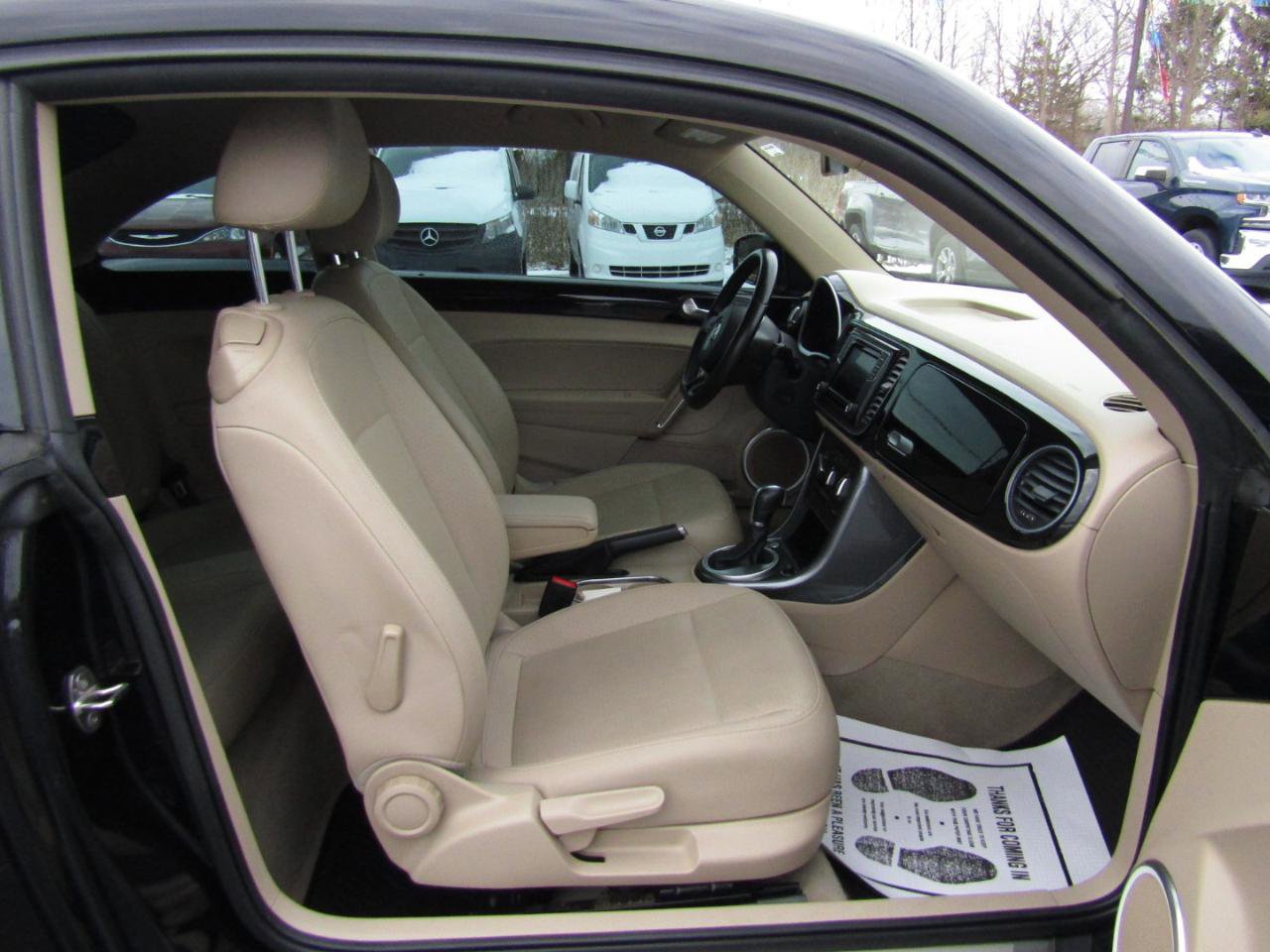 Used 2017 Volkswagen Beetle 1.8T SE FWD image 21