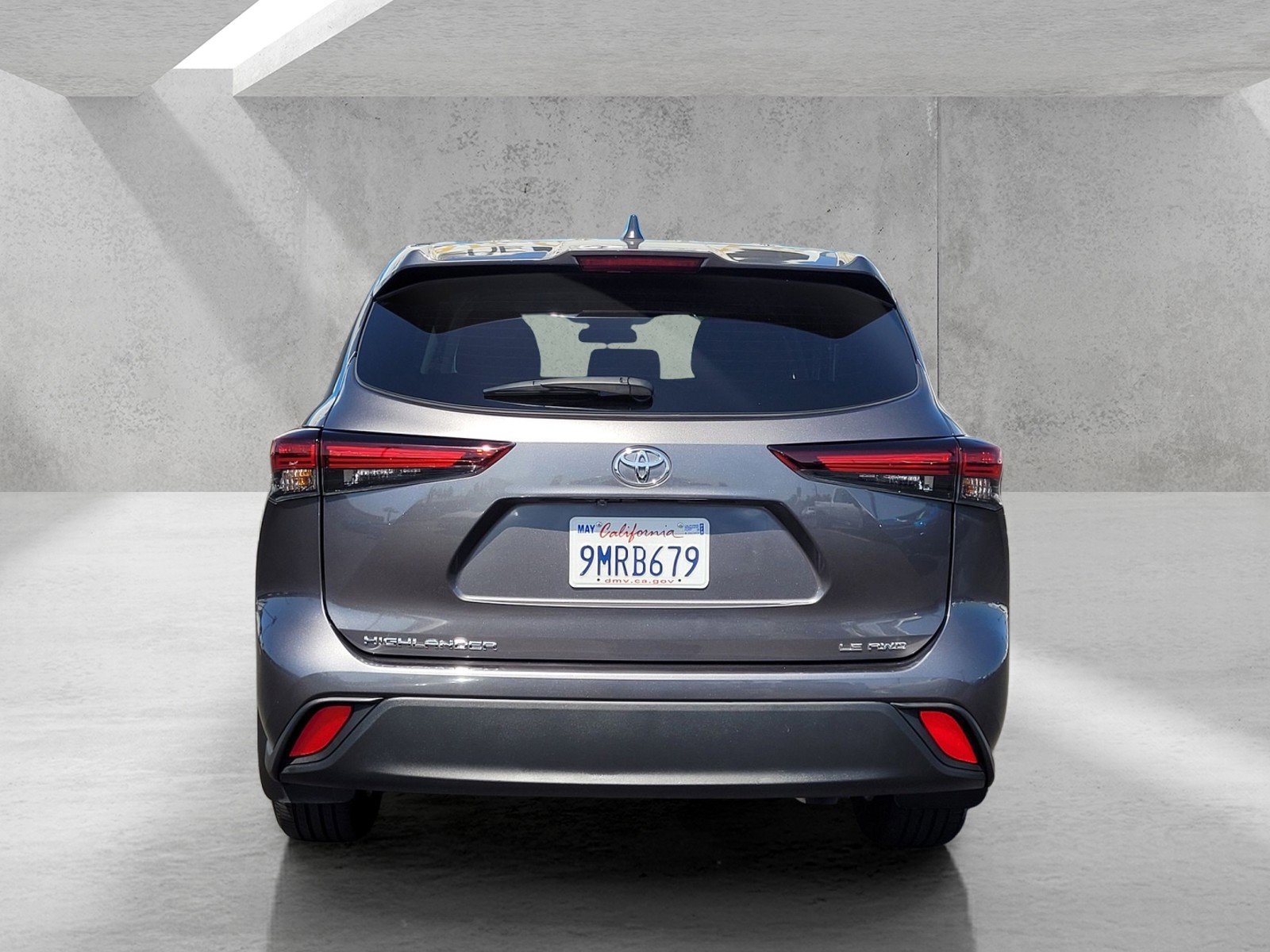 Used 2024 Toyota Highlander LE AWD/4WD image 5