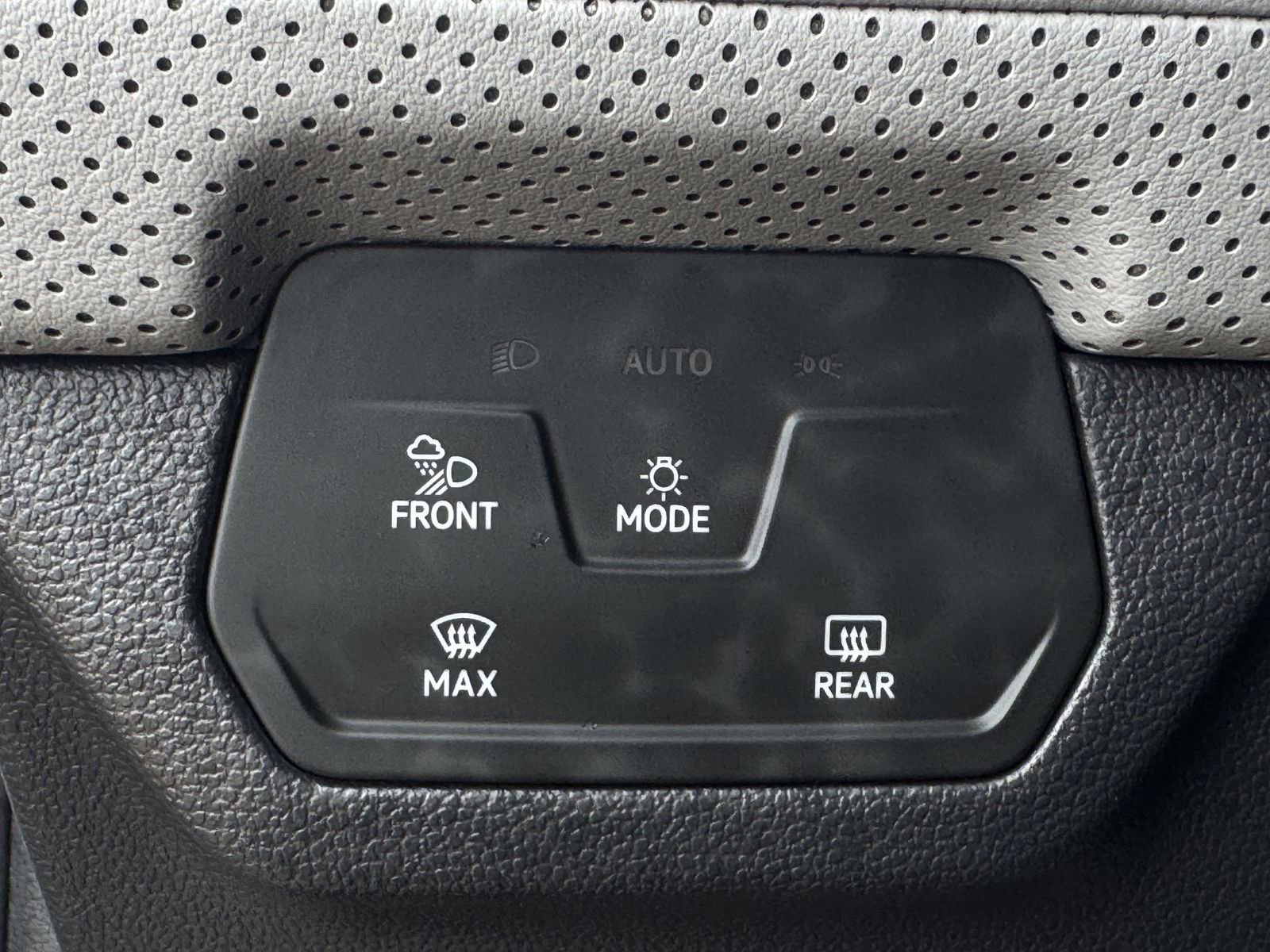 Used 2024 Volkswagen Atlas Cross Sport SEL R-Line AWD/4WD image 24