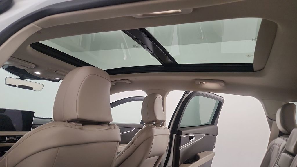 Used 2022 Lincoln Nautilus Reserve image 15